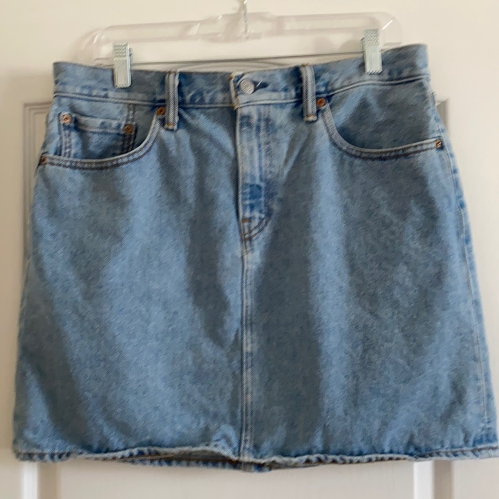 Levi’s denim skirt size 31